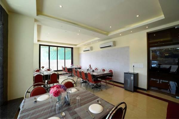Bisu Hotel & Resorts Khed  Exterior foto